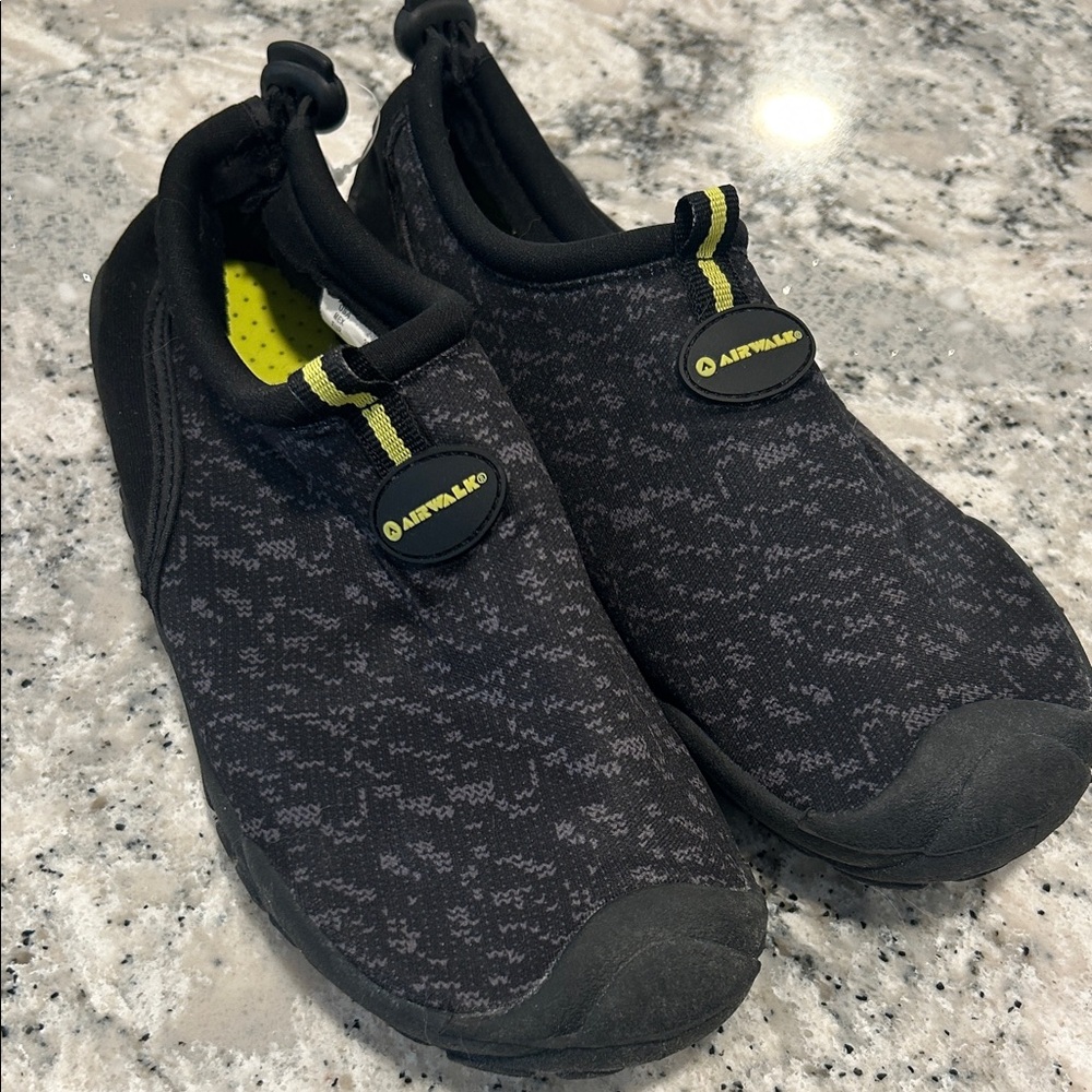 Airwalk Black and Gray Patterned Slip-On Water Shoes